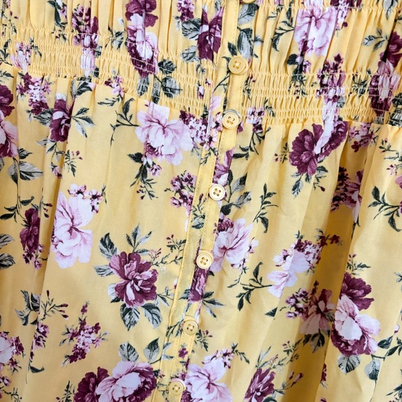 Torrid Size 1 Floral Yellow Challis Smocked 3/4 Sleeve Top - Picture 4 of 8